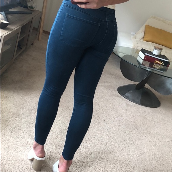 American eagle low rise jeans sz 2 short. Stretchy - Picture 2 of 8